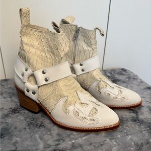 Wandering Coyote White mamba boho wedding boots